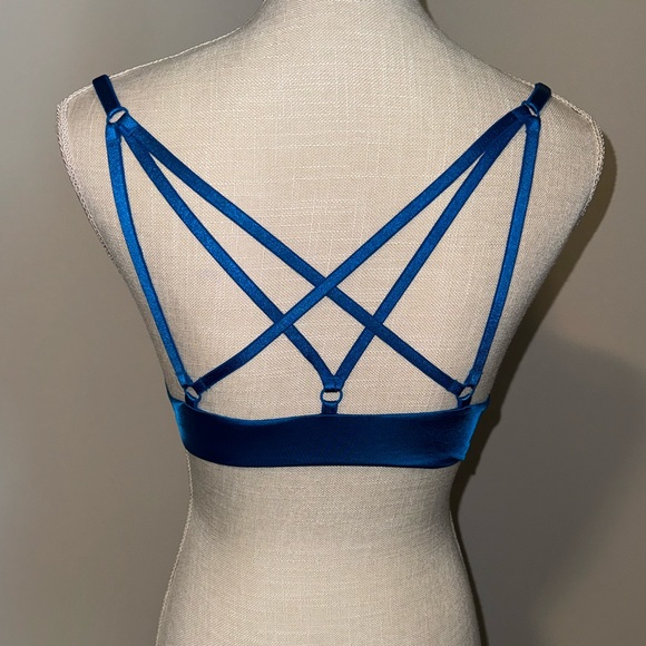 Teal Victoria Secret Very Sexy Push Up Bra - Picture 2 of 4